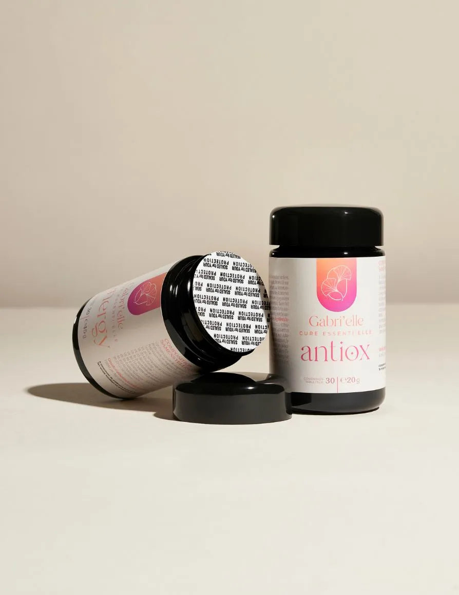 Les deux pots de la vitamine Gabrielle avec le couvercle ouvert